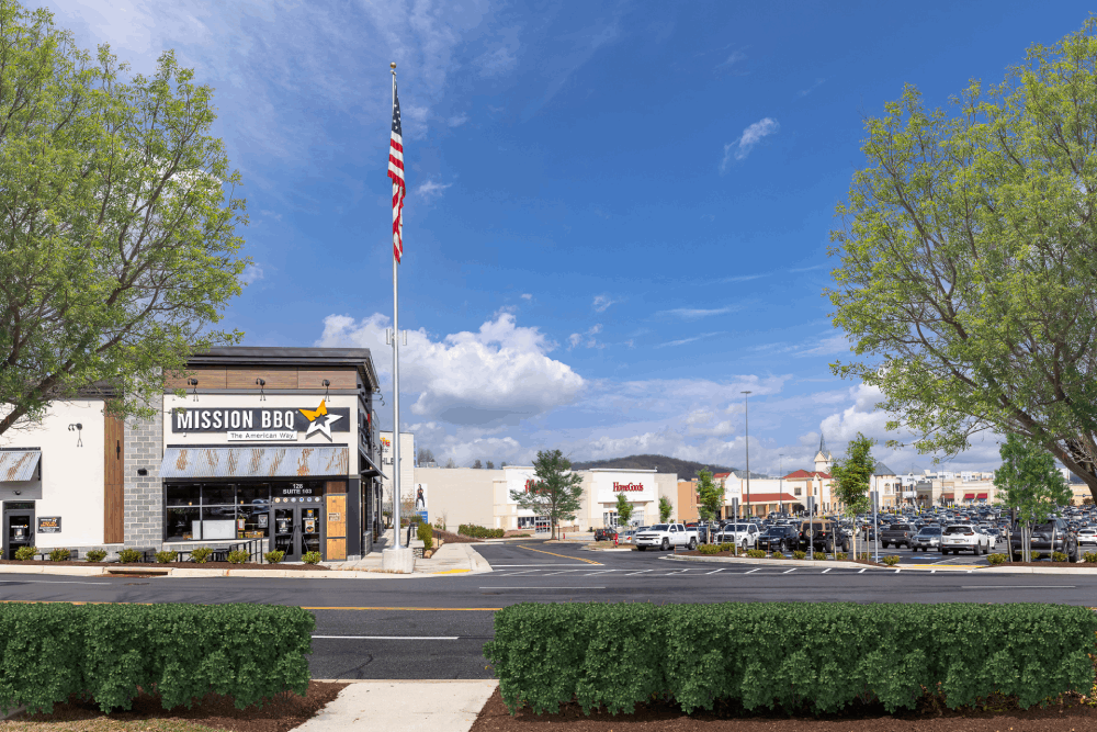 Hunt Valley Towne Center Mission BBA Store outside view