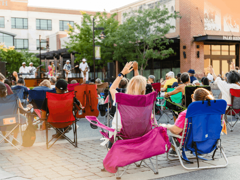 community events (12)-min People enjoying music event