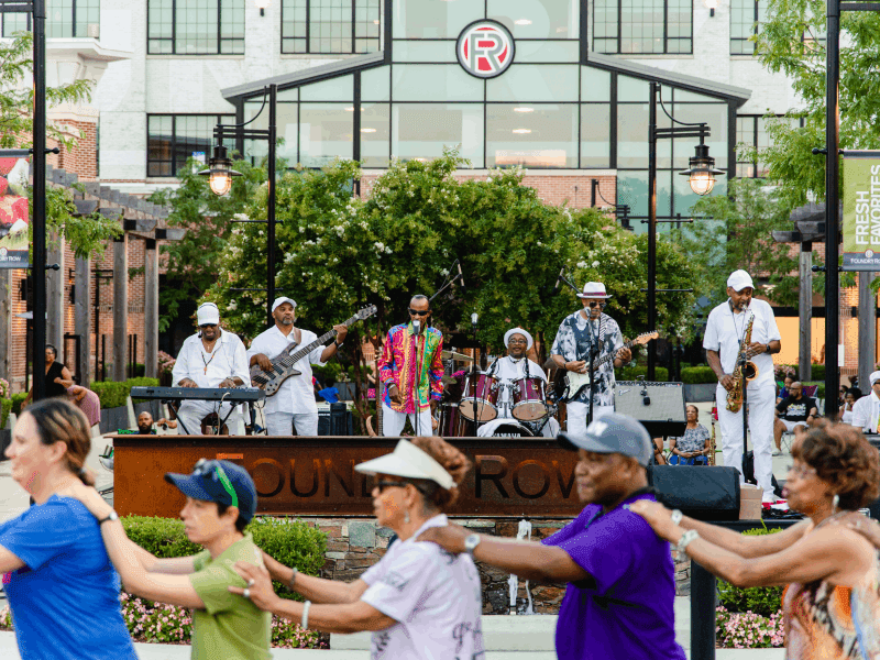 community events (18)-min People enjoining live music event