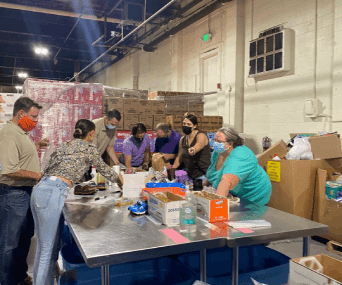 volunteer 342x285 (3)-min volunteer doing packaging